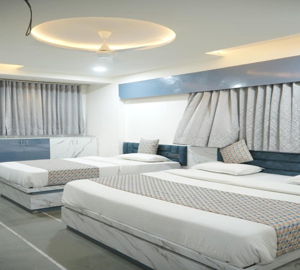 Govardhan Palace 3*